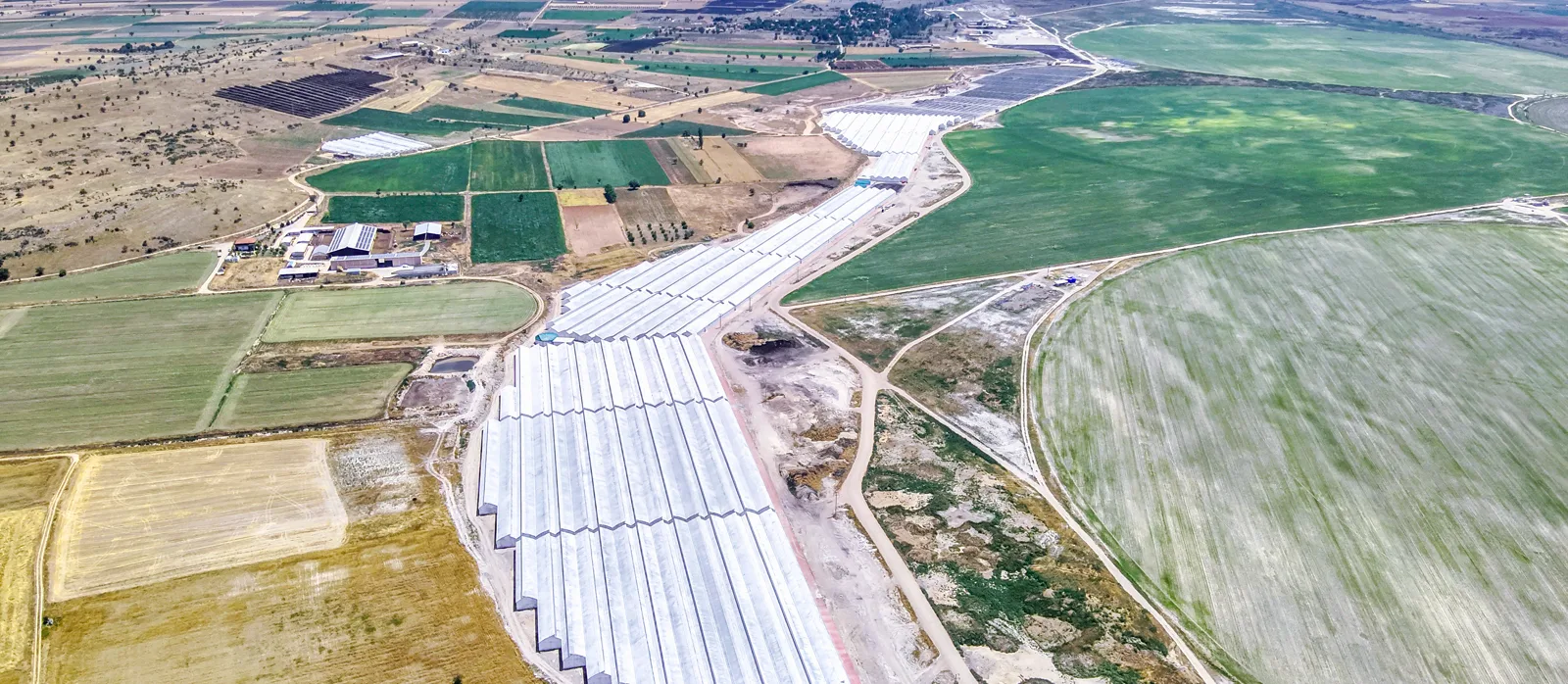 Luftaufnahme des Produktionsstandorts Denizli von Crystal Tarım